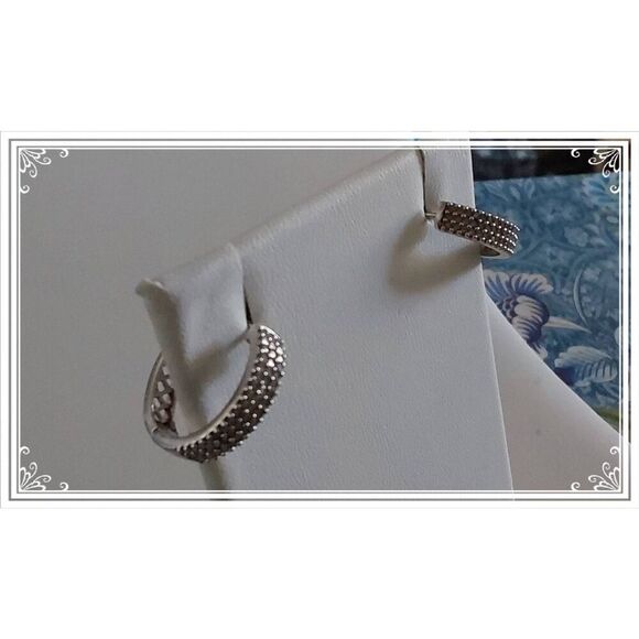 New~Elegant 2/3 Ct. Genuine Diamond Huggie Hoop Earrings - Picture 10 of 11